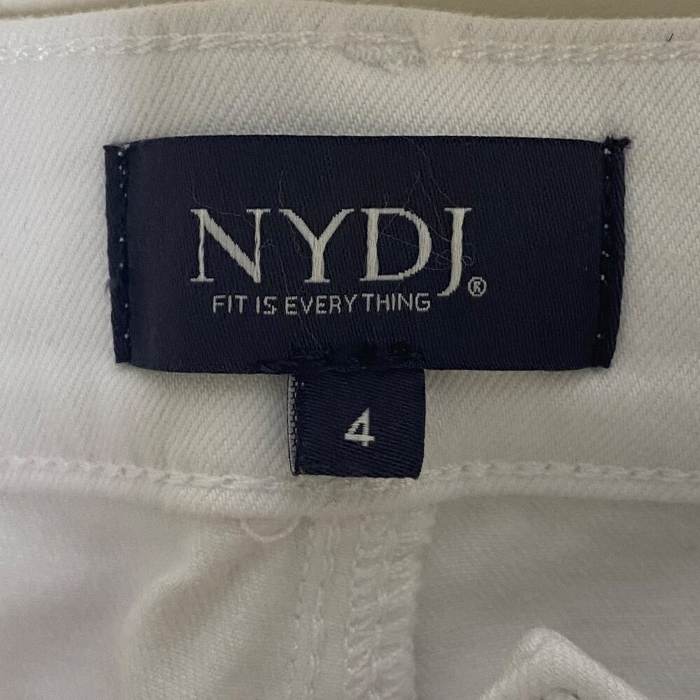 NYDJ Briella Bermuda Shorts White Size 4 Lift Tuck 11” Inseam NWT - Picture 3 of 8